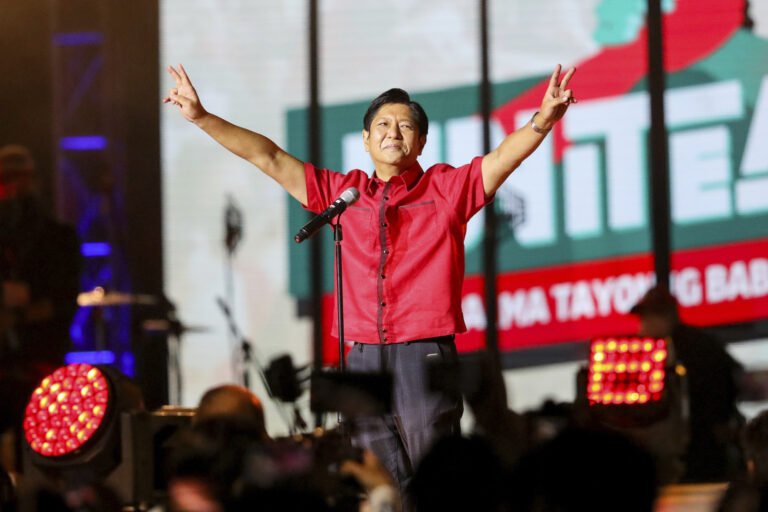Marcos Jr. mantiene ventaja en carrera presidencial de Filipinas