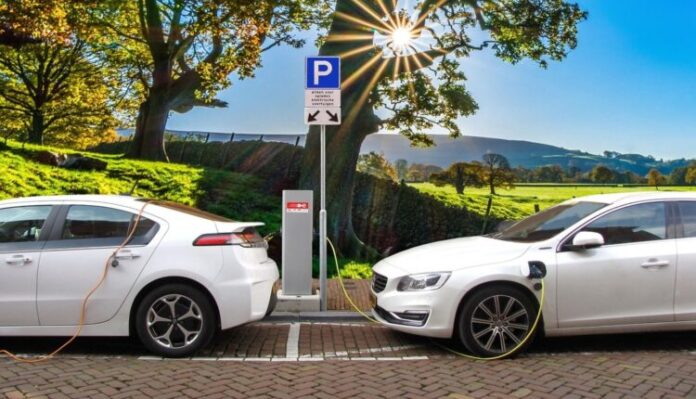 Indonesia-busca-su-hueco-en-el-mercado-de-los-vehiculos-electricos-y-lanza-sus-primeros-modelos-bajo-la-marca-Polytron-750x430