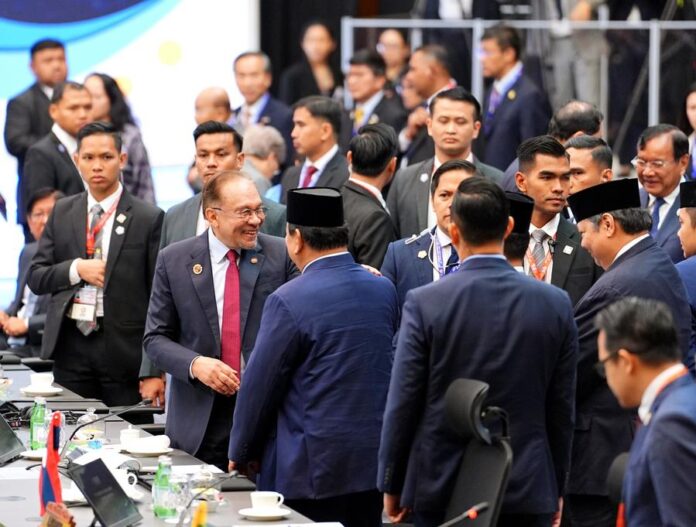 MALASIA-KUALA LUMPUR-CUMBRE DE LA ASEAN MAS TRES