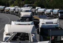 Tailandia corta la ruta del combustible a Laos al agravarse el conflicto con Camboya