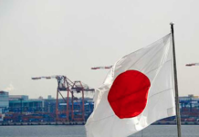 Japón logra superávit comercial en noviembre con alza exportadora