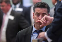 Las bolsas de valores de Japón cerraron con caídas; el Nikkei 225 perdió un 0.88%