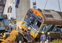 Al menos 32 muertos en Tailandia tras colapso de una grúa sobre un tren
