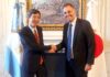 El jefe de Gabinete Manuel Adorni se reunió con el Embajador de Japón en la Argentina, Hoshino Yoshitaka, en Casa Rosada.