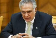 El canciller paquistaní viaja a China pese a una lesión para tratar la crisis regional
