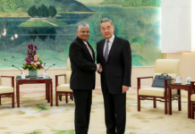 Canciller chino se reúne con embajador saliente de India en China