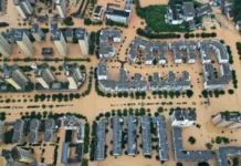 Lluvias torrenciales dejaron calles inundadas y más de 200 evacuados en el sur de China