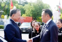 El Primer Ministro de Tailandia presidió la ceremonia de bienvenida al Secretario General, al Presidente y a su esposa.