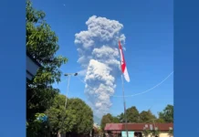 Mueren varios excursionistas tras la erupción de un volcán en Indonesia