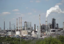 China busca producir más petróleo y gas y fija como meta alcanzar pico de consumo