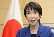 Primera ministra de Japón reestructura su gabinete con moderación