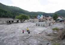 China eleva a 21 los muertos y mantiene en 541 los desaparecidos por la riada en Tíbet