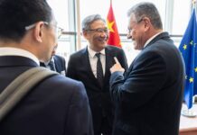 Bruselas acelera conversaciones con China para lograr reequilibrar su comercio
