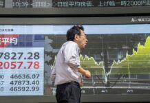 El Nikkei salta casi un 2 % tras la subida de tipos del Banco de Japón