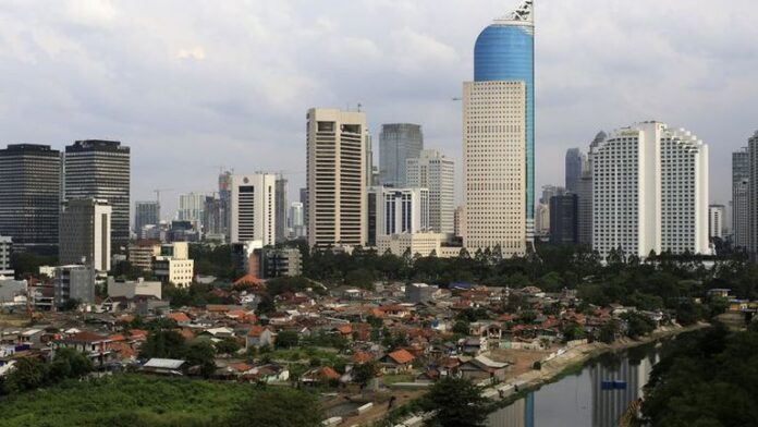 2023-09-03T051654Z_1_LYNXMPEJ82019_RTROPTP_3_INDONESIA-ECONOMY-GDP
