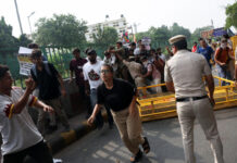 India: la oposición se une para seguir presionando al gobierno; la capital, bajo control policial