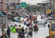 Tailandia: Inundaciones repentinas sumergen grandes áreas en la isla de Phuket.